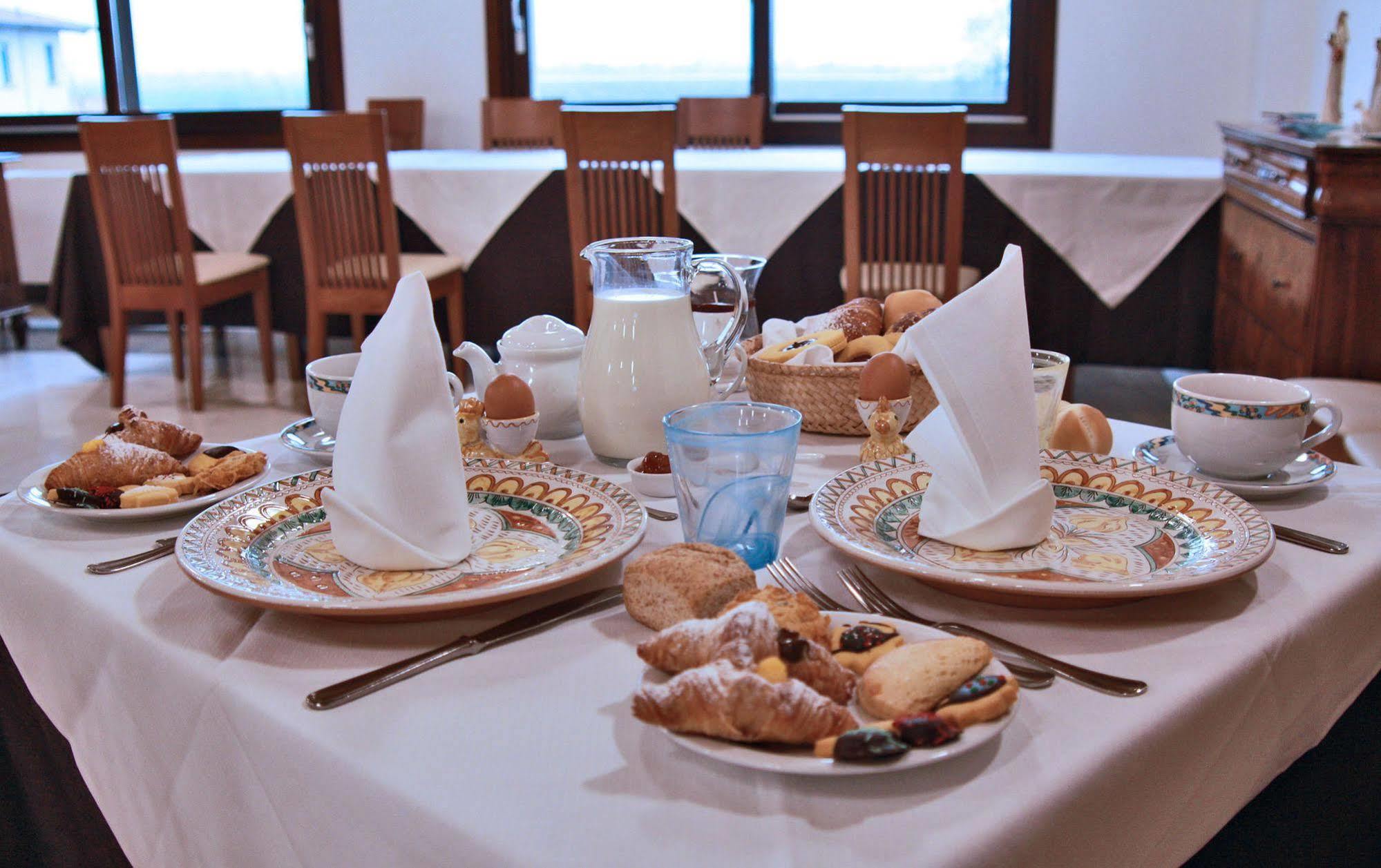Oasi Bianca Hotel Pomposa Kültér fotó